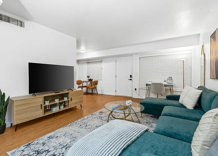 Near Asu & Dt With Pool & Free Parking *