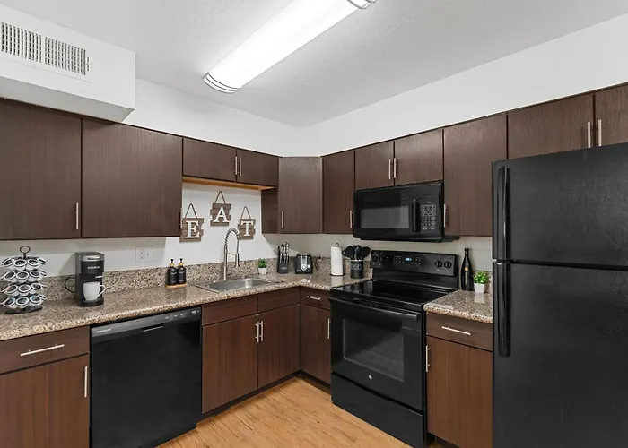 Near Asu & Dt With Pool & Free Parking Apartment Tempe